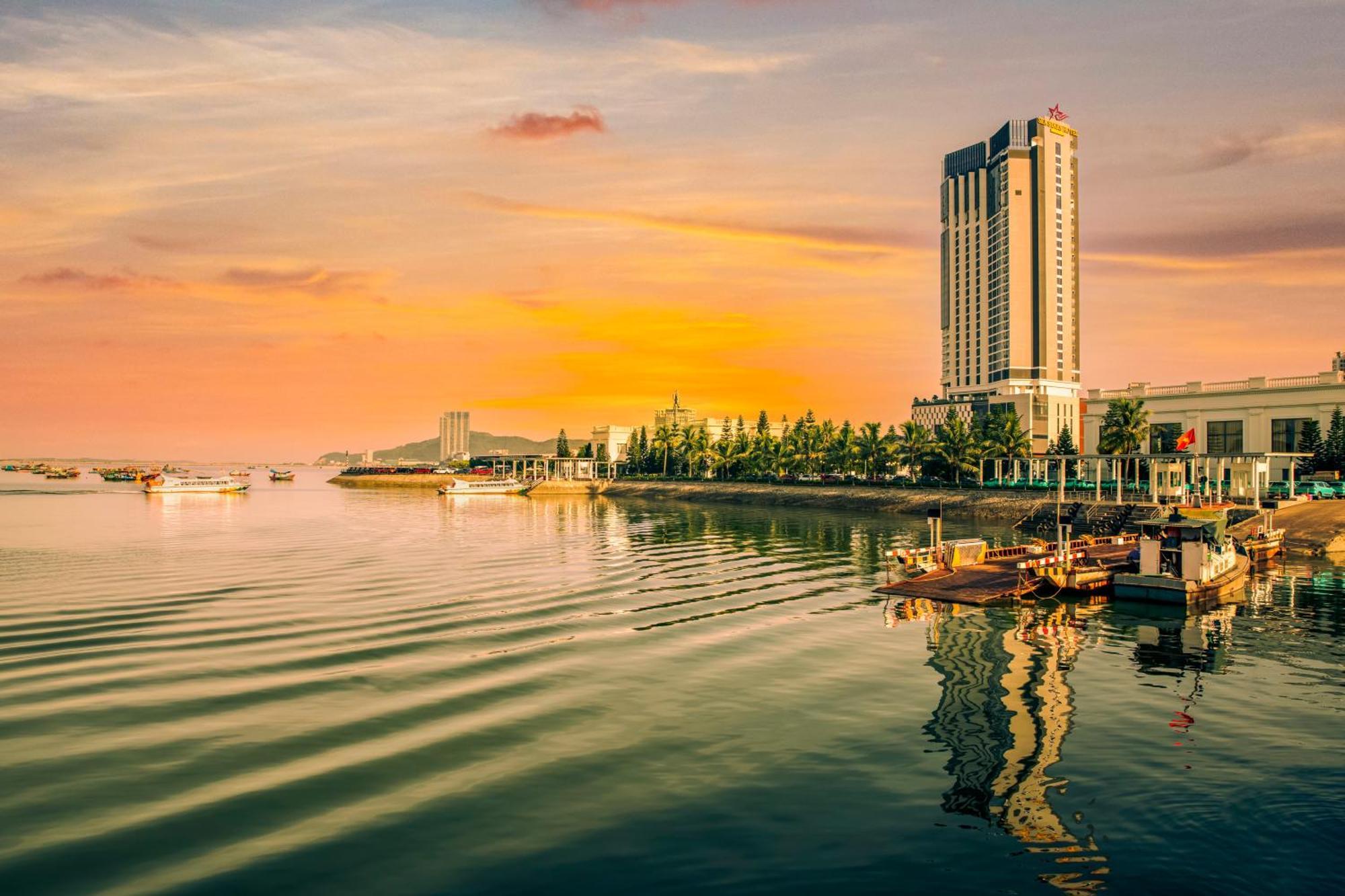 Radisson Blu Ha Long Bay Hotel Exterior photo