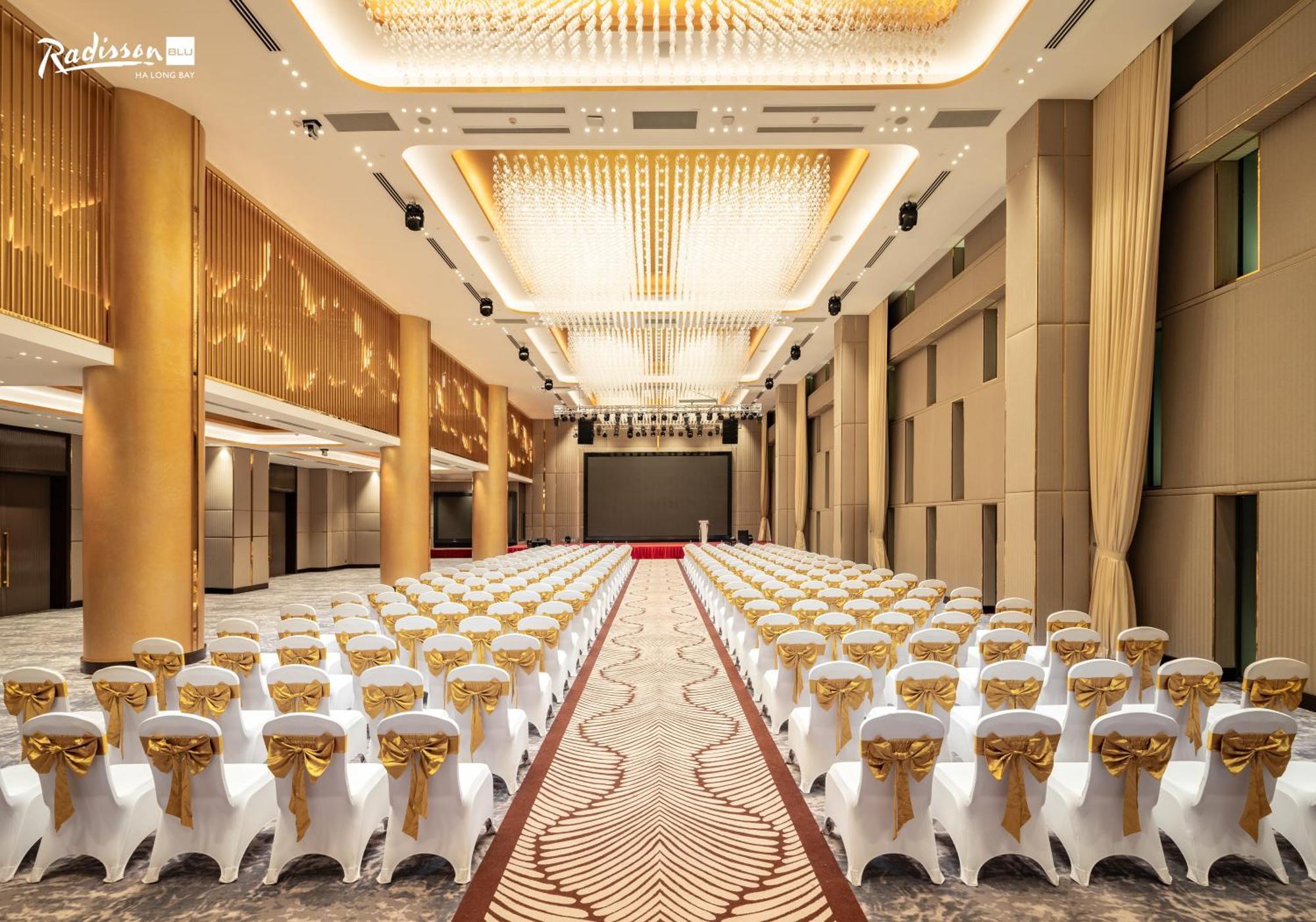 Radisson Blu Ha Long Bay Hotel Exterior photo