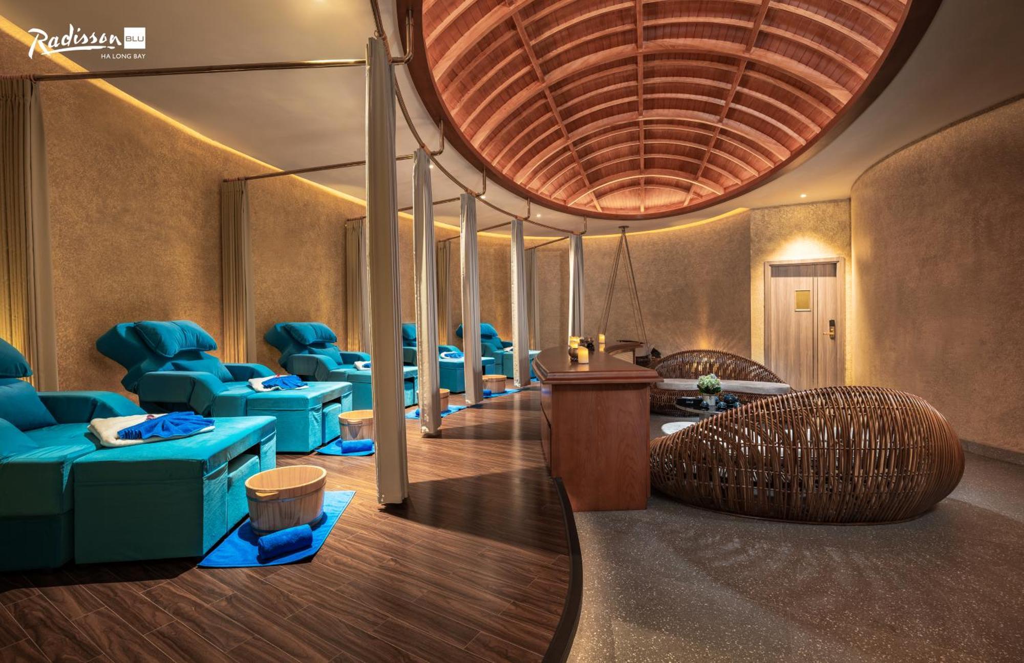 Radisson Blu Ha Long Bay Hotel Exterior photo